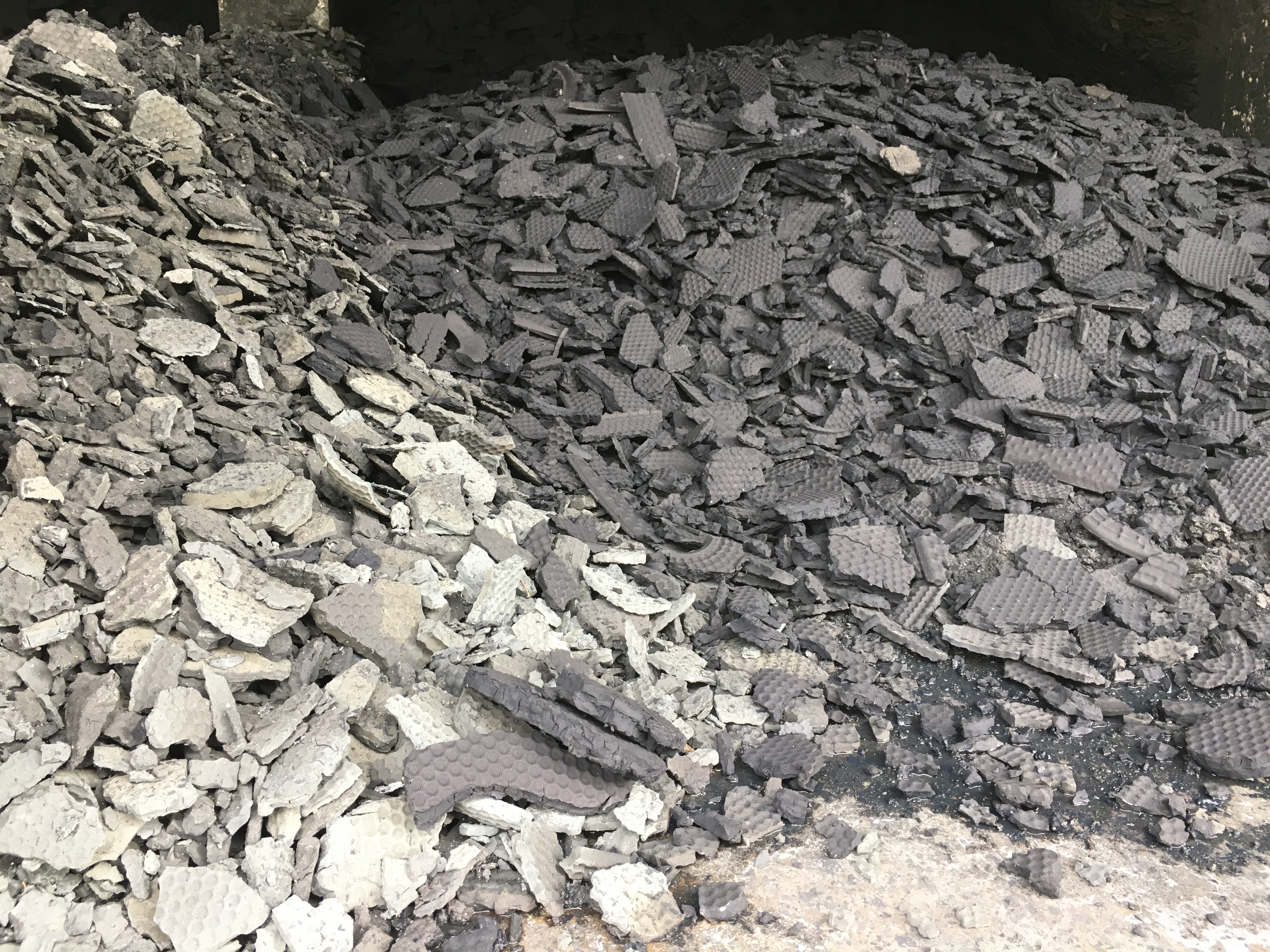 廣東污泥調(diào)理劑生產(chǎn)廠家：污泥含水率如何降低？